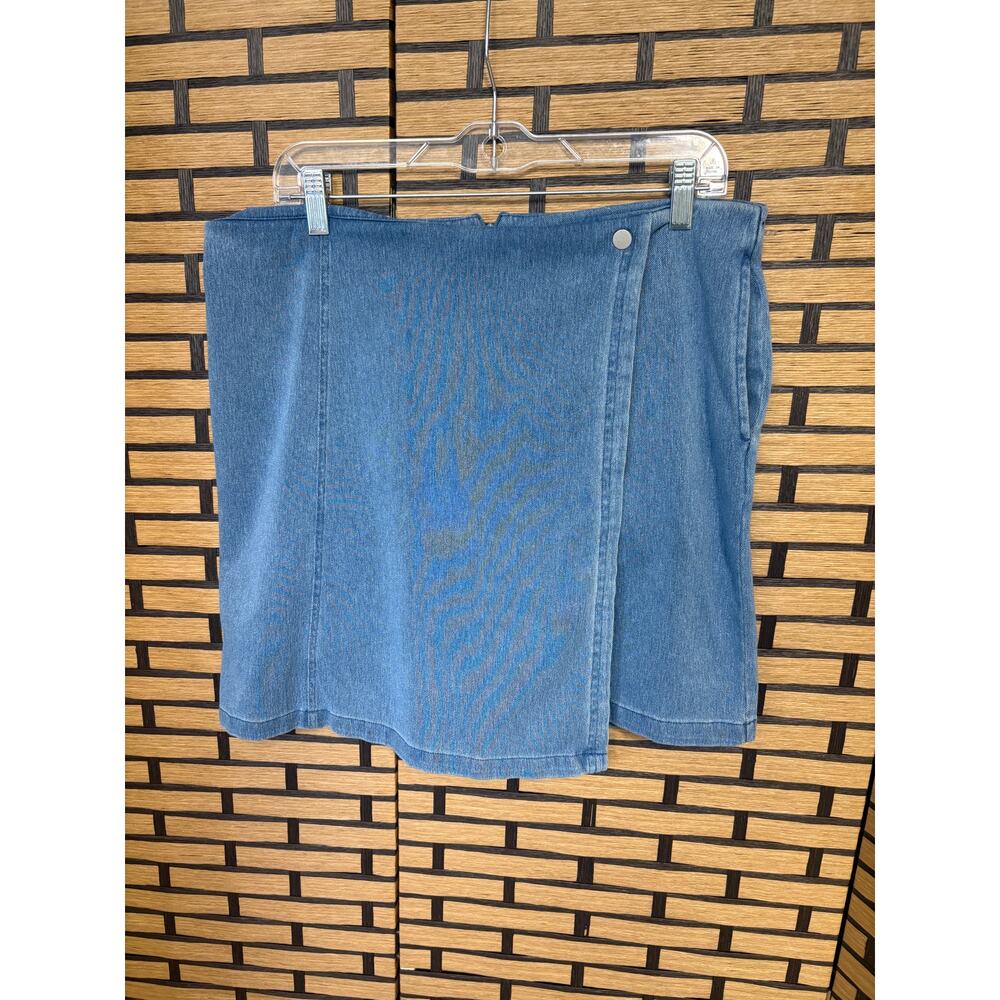D&Co Denim Skort‎ Size Large